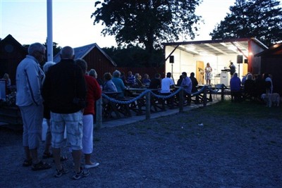 Allsång i Böda Hamn 2011